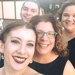 Meet your Posher, Lora